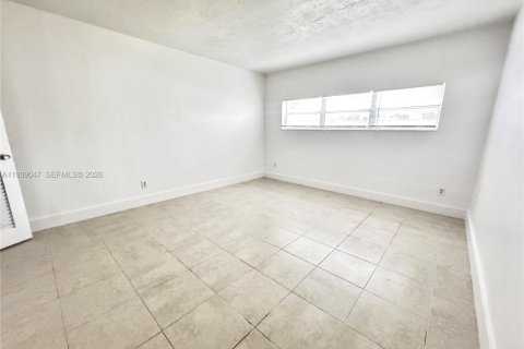 Copropriété à louer à North Miami, Floride: 1 chambre, 92.07 m2 № 1997644 - photo 11