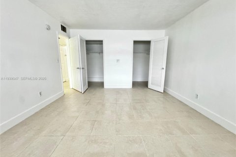 Copropriété à louer à North Miami, Floride: 1 chambre, 92.07 m2 № 1997644 - photo 7