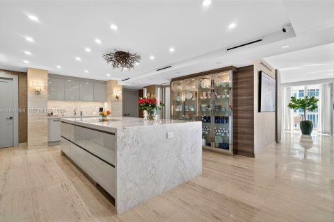 Condominio en venta en Bal Harbour, Florida, 3 dormitorios, 310.29 m2 № 2000431 - foto 11