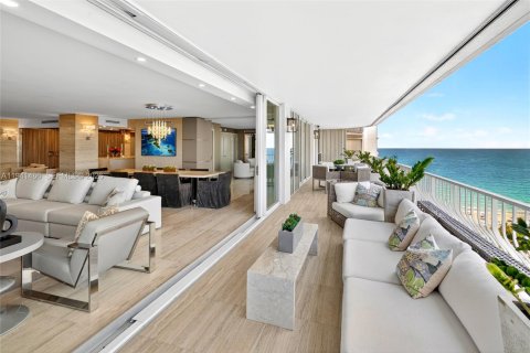 Condominio en Bal Harbour, Florida, 3 dormitorios  № 2000431