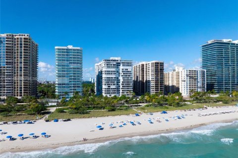 Condominio en venta en Bal Harbour, Florida, 3 dormitorios, 310.29 m2 № 2000431 - foto 24