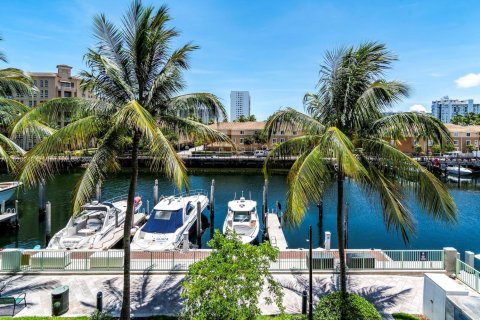 Copropriété à louer à Aventura, Floride: 3 chambres, 168.06 m2 № 1934117 - photo 2
