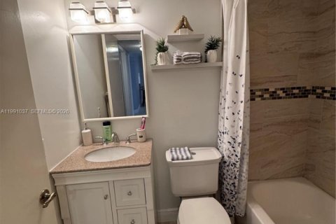 Condo in Tamarac, Florida, 2 bedrooms  № 2055348 - photo 5