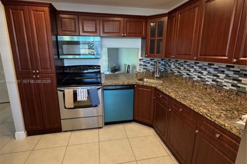 Condo in Tamarac, Florida, 2 bedrooms  № 2055348 - photo 1