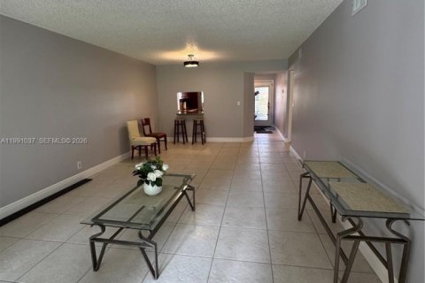 Condo in Tamarac, Florida, 2 bedrooms  № 2055348 - photo 6