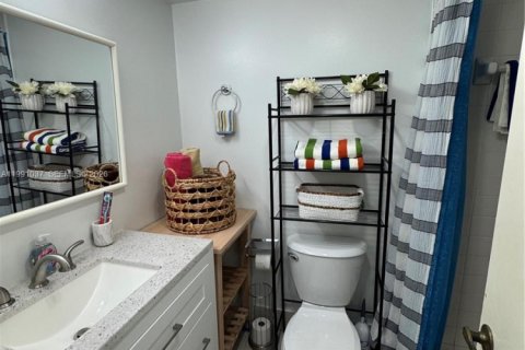 Condo in Tamarac, Florida, 2 bedrooms  № 2055348 - photo 3