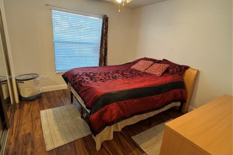 Condo in Tamarac, Florida, 2 bedrooms  № 2055348 - photo 4