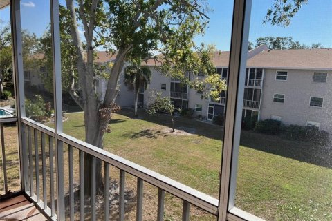 Condo in Sarasota, Florida, 2 bedrooms  № 1528216 - photo 9