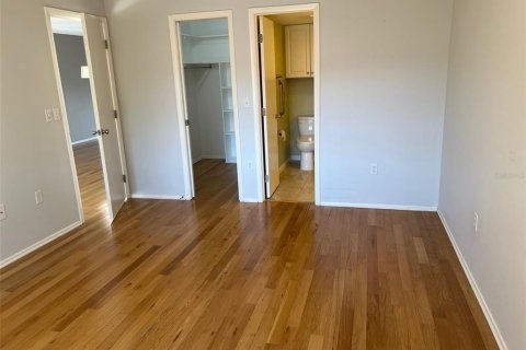 Condo in Sarasota, Florida, 2 bedrooms  № 1528216 - photo 12