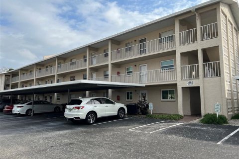 Condo in Sarasota, Florida, 2 bedrooms  № 1528216 - photo 1