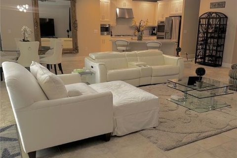 House in Brandon, Florida 5 bedrooms, 299.89 sq.m. № 1878204 - photo 20
