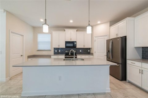 Casa en alquiler en Orlando, Florida, 5 dormitorios, 244.7 m2 № 1914083 - foto 2
