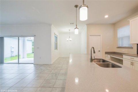 Casa en alquiler en Orlando, Florida, 5 dormitorios, 244.7 m2 № 1914083 - foto 7