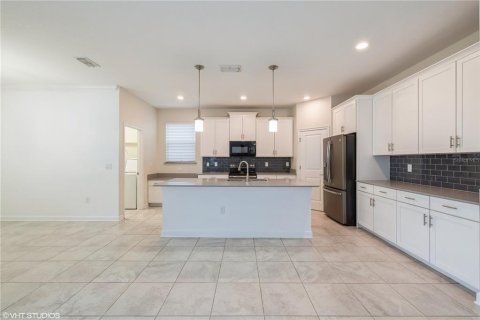 Casa en alquiler en Orlando, Florida, 5 dormitorios, 244.7 m2 № 1914083 - foto 3