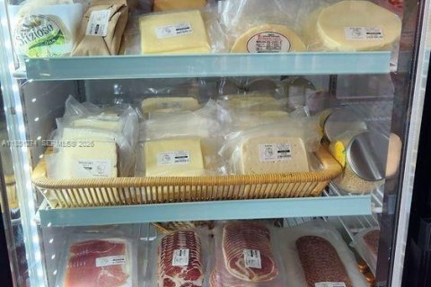 Propiedad comercial en venta en Hollywood, Florida № 1961857 - foto 4