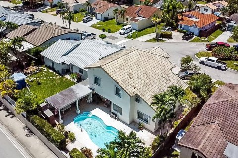 Villa ou maison à vendre à Cutler Bay, Floride: 4 chambres, 189.24 m2 № 2086730 - photo 2