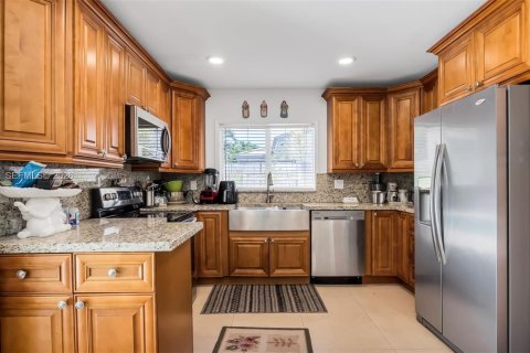 Villa ou maison à vendre à Cutler Bay, Floride: 4 chambres, 189.24 m2 № 2086730 - photo 16