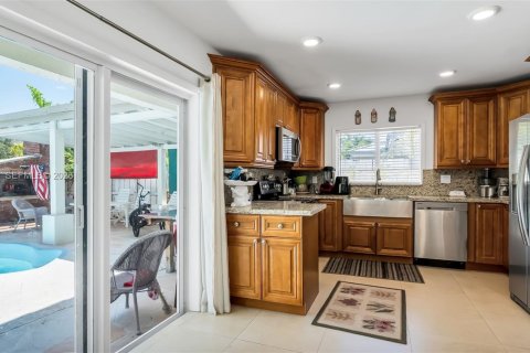 Villa ou maison à vendre à Cutler Bay, Floride: 4 chambres, 189.24 m2 № 2086730 - photo 14