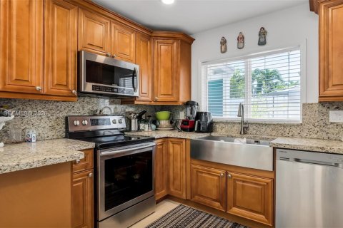 Villa ou maison à vendre à Cutler Bay, Floride: 4 chambres, 189.24 m2 № 2086730 - photo 15
