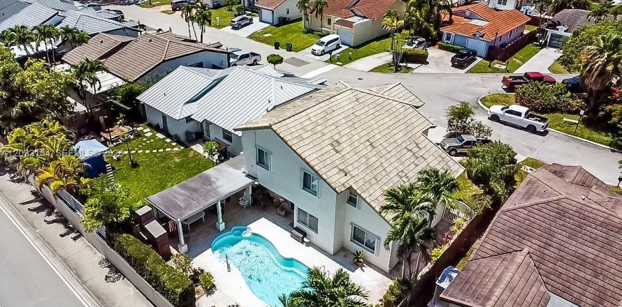 Villa ou maison à Cutler Bay, Floride 4 chambres, 189.24 m2 № 2086730
