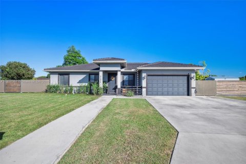 Купить виллу или дом в Хомстед, Флорида 3 спальни, № 1972145 - фото 1