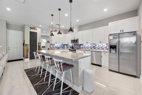 Купить виллу или дом в Хомстед, Флорида 3 спальни, № 1972145 - фото 12