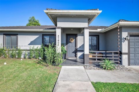 Купить виллу или дом в Хомстед, Флорида 3 спальни, № 1972145 - фото 2