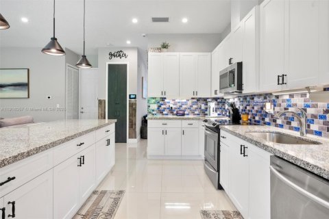 Купить виллу или дом в Хомстед, Флорида 3 спальни, № 1972145 - фото 10
