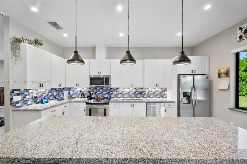 Купить виллу или дом в Хомстед, Флорида 3 спальни, № 1972145 - фото 13