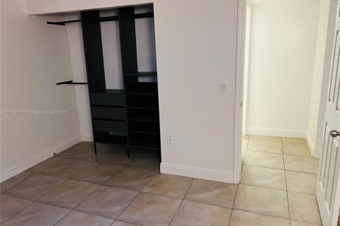 Condo in Hialeah, Florida, 2 bedrooms  № 1862054 - photo 6