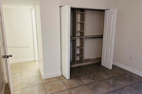 Condo in Hialeah, Florida, 2 bedrooms  № 1862054 - photo 18