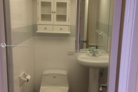 Condo in Miami Beach, Florida, 1 bedroom  № 1729281 - photo 25