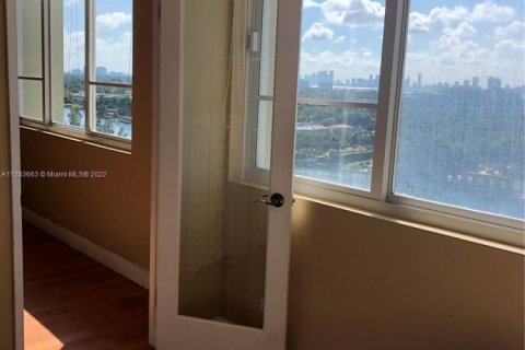 Condo in Miami Beach, Florida, 1 bedroom  № 1729281 - photo 12