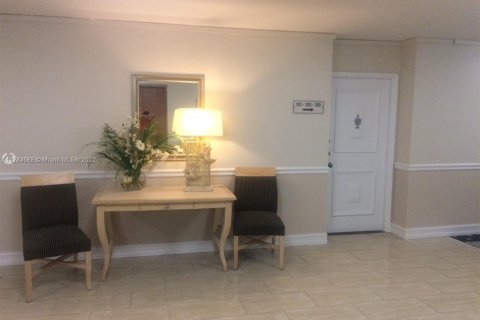 Condo in Miami Beach, Florida, 1 bedroom  № 1729281 - photo 27