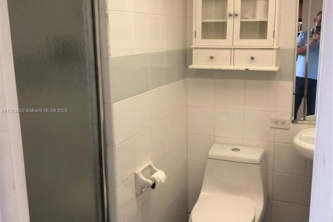 Condo in Miami Beach, Florida, 1 bedroom  № 1729281 - photo 24