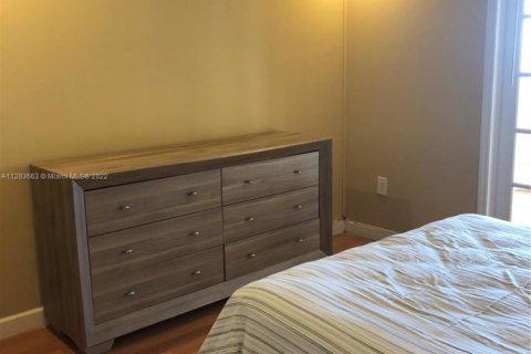 Condo in Miami Beach, Florida, 1 bedroom  № 1729281 - photo 10