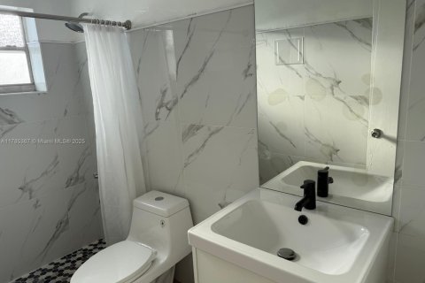 Copropriété à louer à Miami, Floride: 2 chambres, 389.07 m2 № 1701071 - photo 22