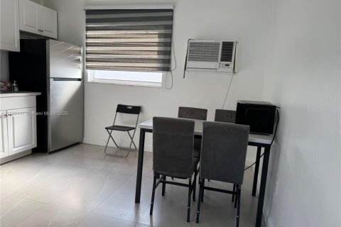 Copropriété à louer à Miami, Floride: 2 chambres, 389.07 m2 № 1701071 - photo 13