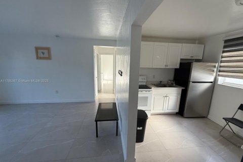 Copropriété à louer à Miami, Floride: 2 chambres, 389.07 m2 № 1701071 - photo 9