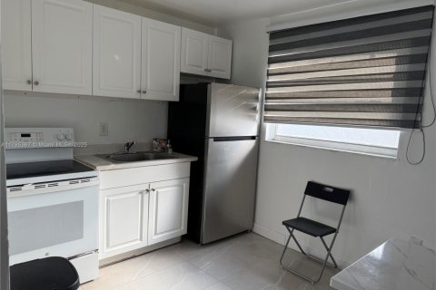 Copropriété à louer à Miami, Floride: 2 chambres, 389.07 m2 № 1701071 - photo 11
