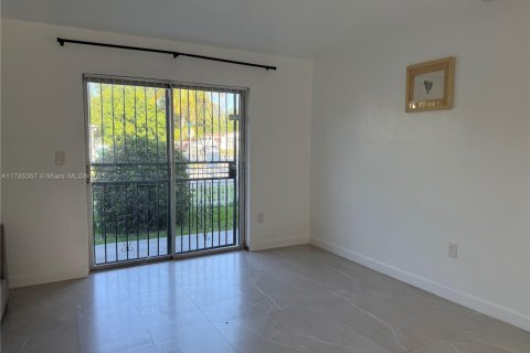 Copropriété à louer à Miami, Floride: 2 chambres, 389.07 m2 № 1701071 - photo 19