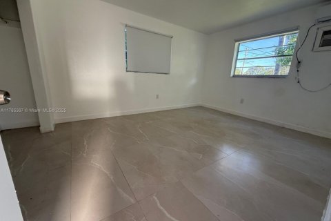 Copropriété à louer à Miami, Floride: 2 chambres, 389.07 m2 № 1701071 - photo 23