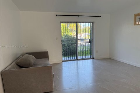 Copropriété à louer à Miami, Floride: 2 chambres, 389.07 m2 № 1701071 - photo 18