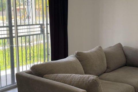 Copropriété à louer à Miami, Floride: 2 chambres, 389.07 m2 № 1701071 - photo 2