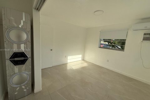 Copropriété à louer à Miami, Floride: 2 chambres, 389.07 m2 № 1701071 - photo 16