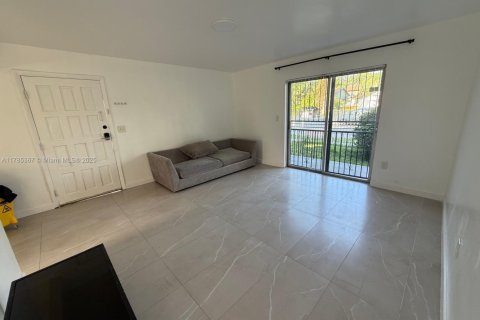 Copropriété à louer à Miami, Floride: 2 chambres, 389.07 m2 № 1701071 - photo 17