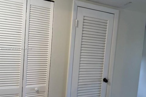 Снять в аренду кондоминиум в Лодерхилл, Флорида 2 спальни, 104.98м2, № 1962970 - фото 17