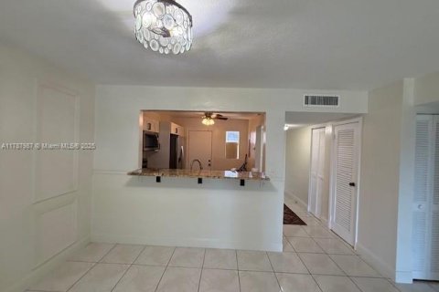 Снять в аренду кондоминиум в Лодерхилл, Флорида 2 спальни, 104.98м2, № 1962970 - фото 18