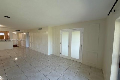 Снять в аренду кондоминиум в Лодерхилл, Флорида 2 спальни, 104.98м2, № 1962970 - фото 20