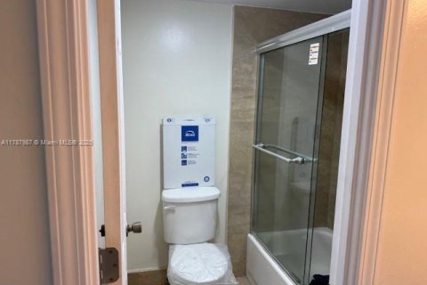 Снять в аренду кондоминиум в Лодерхилл, Флорида 2 спальни, 104.98м2, № 1962970 - фото 14